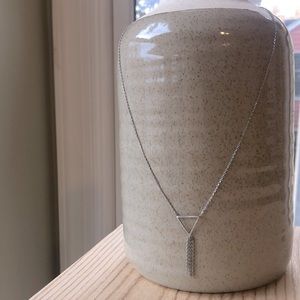Dainty silver geometric art deco necklace — like new